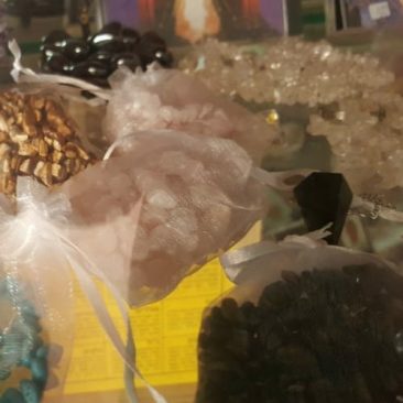 מבחר שרשראות קריסטלים - מכללת ברק